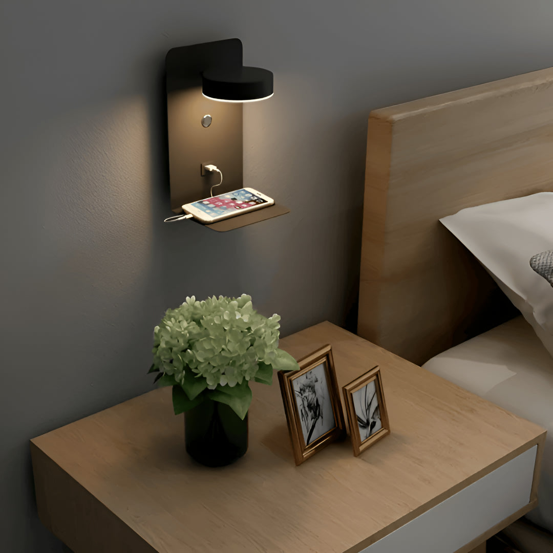 Lampada da parete LED con mensola e porta USB per lettura sul comodino