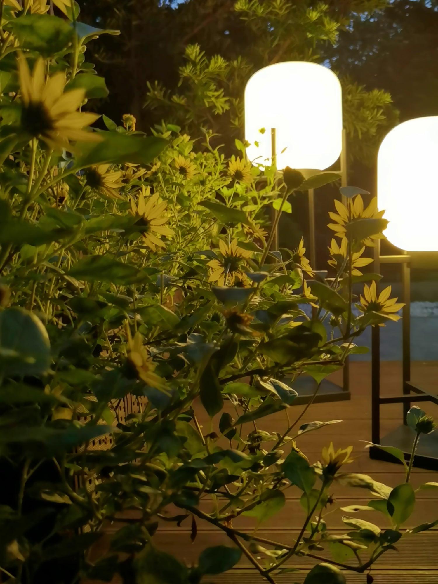LumeStand - Lampada da Terra Solare a LED per Giardino e Terrazza