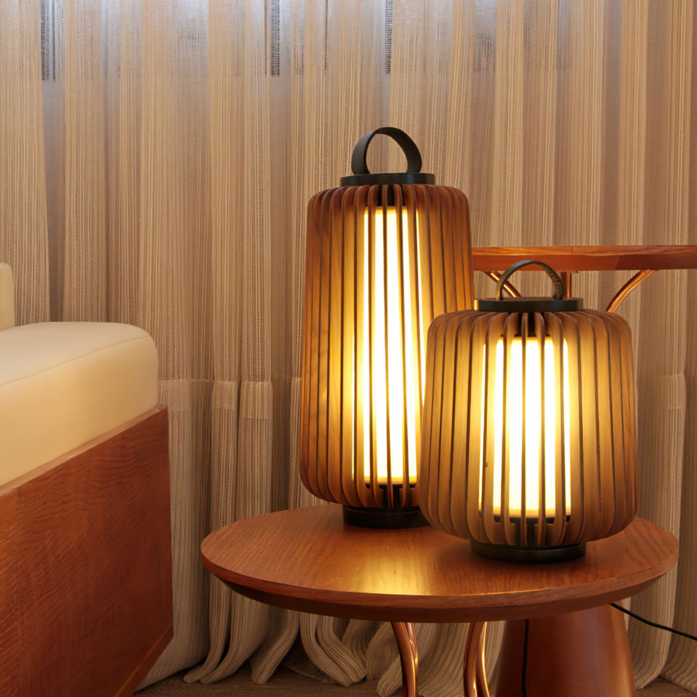 LumiLuxe - Rechargeable Outdoor Table Lamp