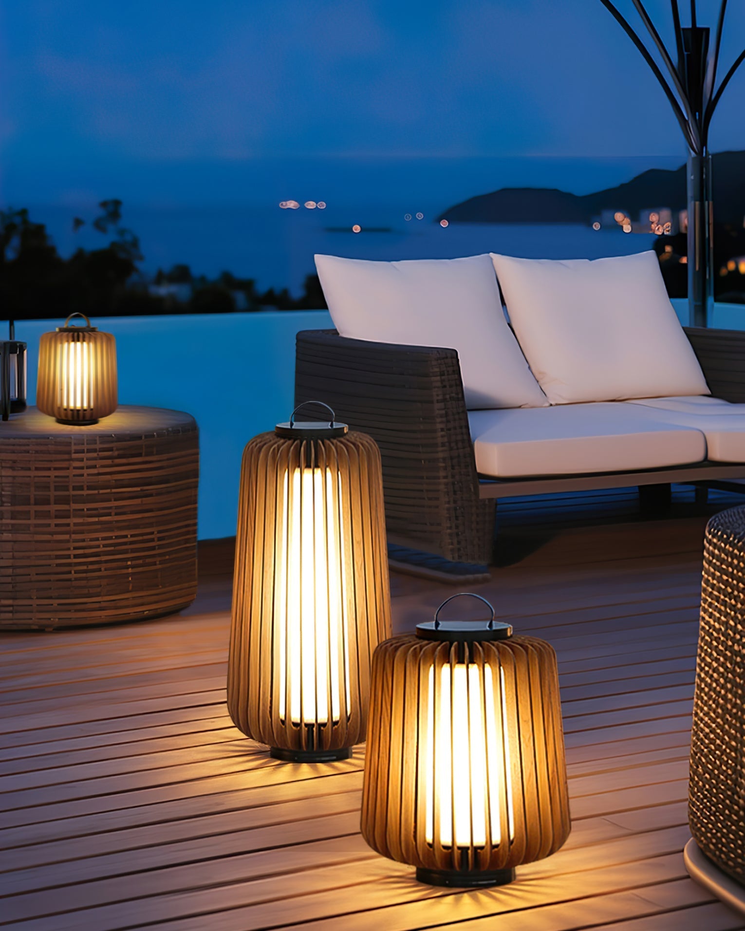 LumiLuxe - Rechargeable Outdoor Table Lamp