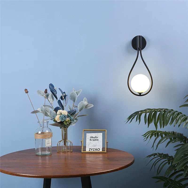 CrystalGleam - Lâmpada de Parede LED com Globo de Vidro Metálico