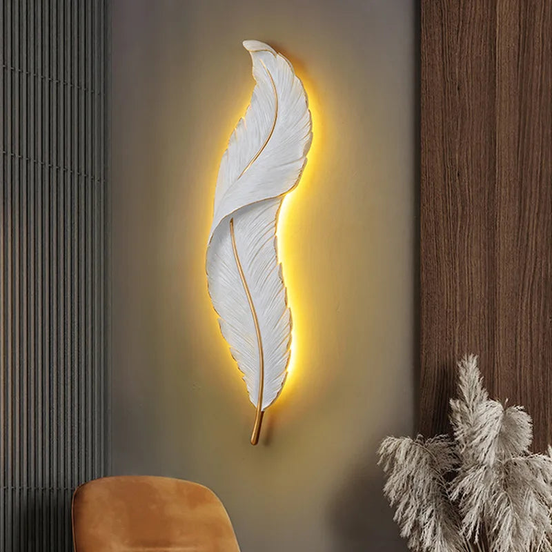 FeatherGlow - Lampada da parete moderna con piume bianche