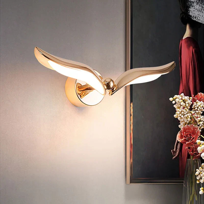 SeagullGlow - Modern Wall Lamp in Seagull Design – LED Indoor Lighting in Gold