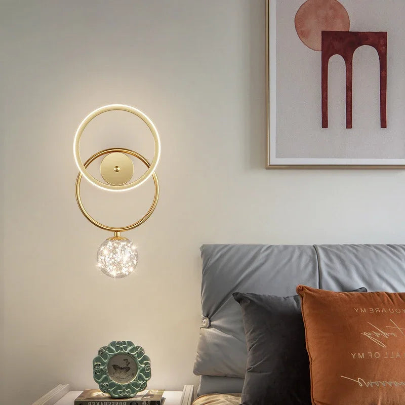 LuxeGlow – Modern LED Wall Lamp in Gold with Glass Globe