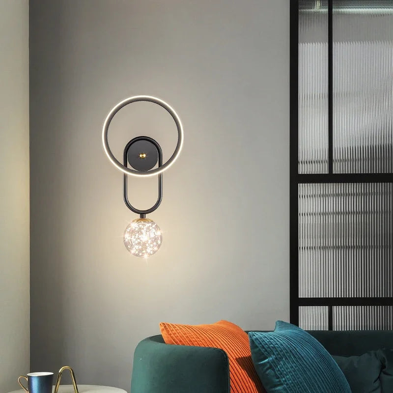 LuxeGlow – Modern LED Wall Lamp in Gold with Glass Globe