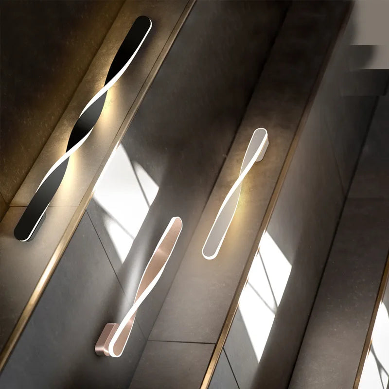 CurveLux - Modern LED Wall Lamp in Curved Design Dimmable Lighting