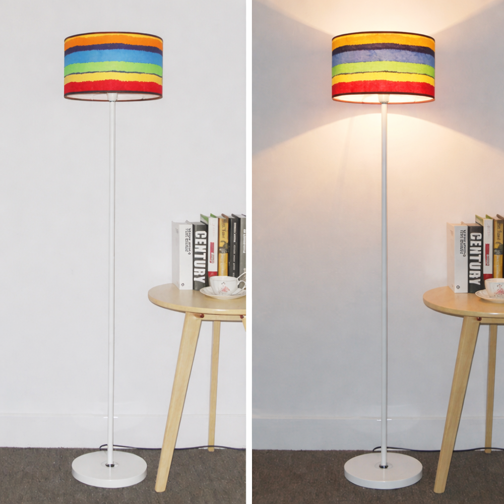 Candeeiro de Pé Moderno com Porta de Carregamento USB e Mesinha