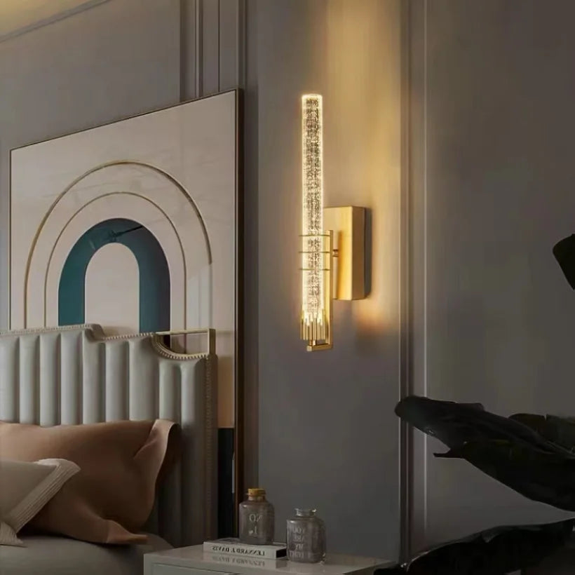 CrystalGold - Elegante Candeeiro de Parede LED em Ouro com Cristais para Sala de Estar e Quarto