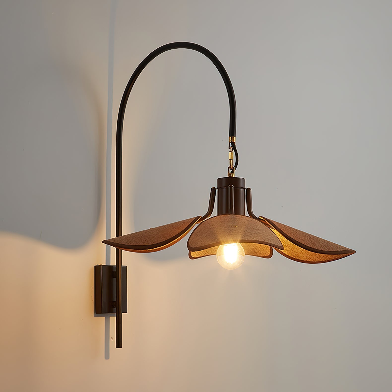FloraLume – Flower-Shaped Wall Lamp for Elegant Lighting