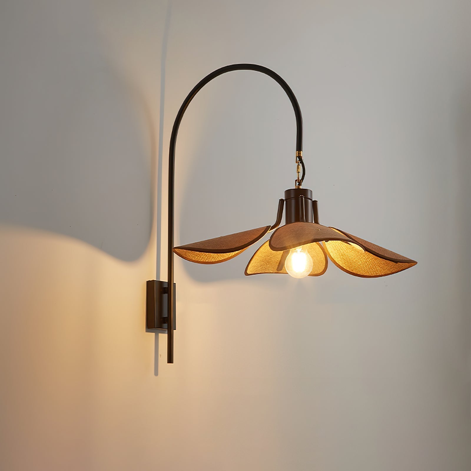 FloraLume – Flower-Shaped Wall Lamp for Elegant Lighting