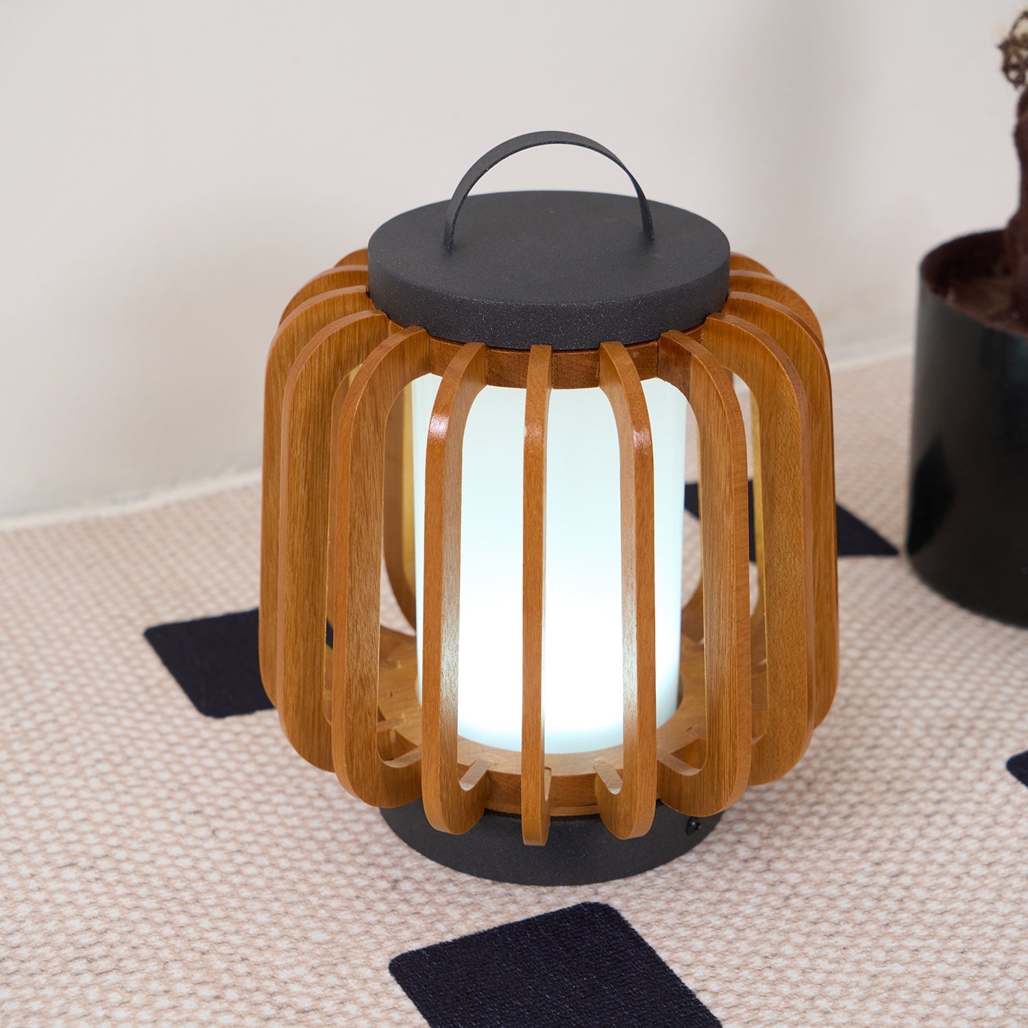 LumiLuxe - Rechargeable Outdoor Table Lamp