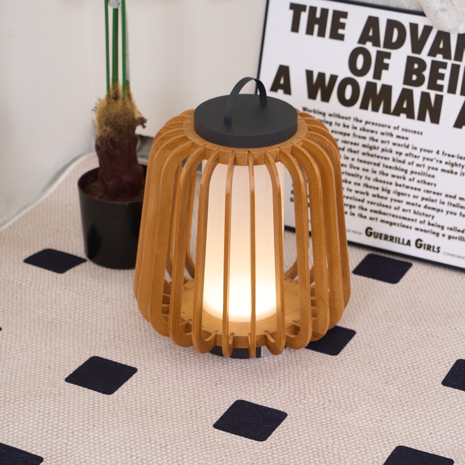 LumiLuxe - Rechargeable Outdoor Table Lamp