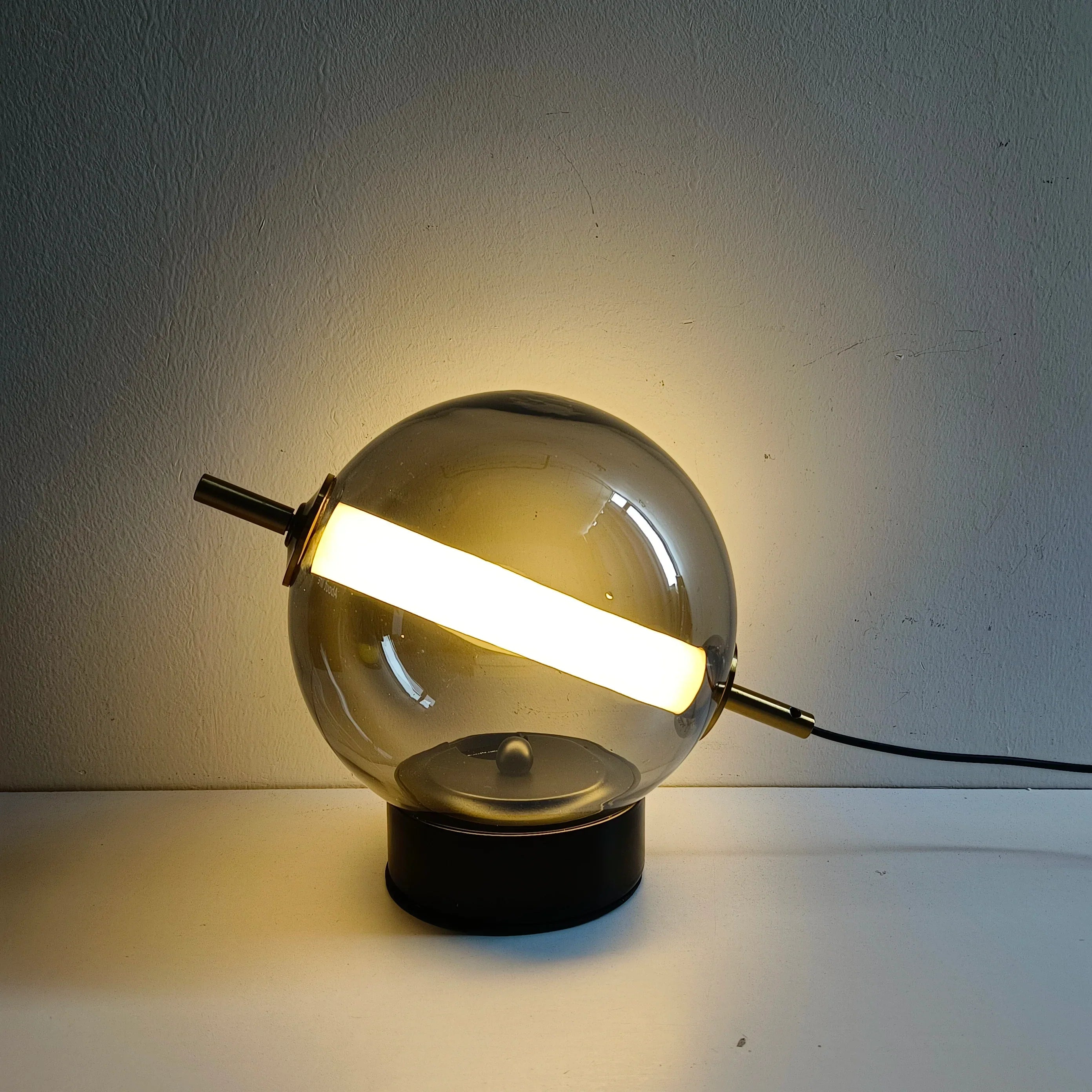 TimelessGlow - Candeeiro de Mesa Retro em Vidro
