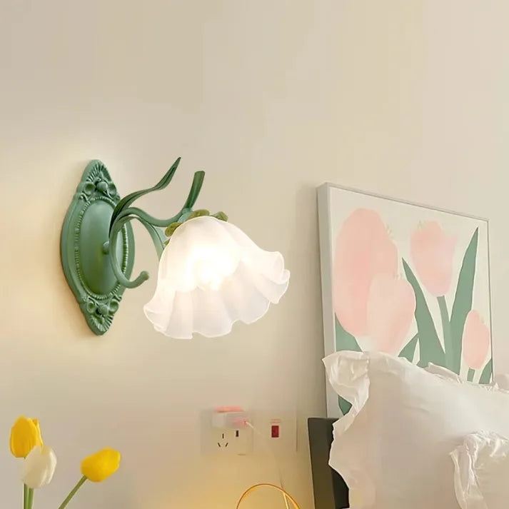 LilyGlow – Candeeiro de Parede com Design Floral