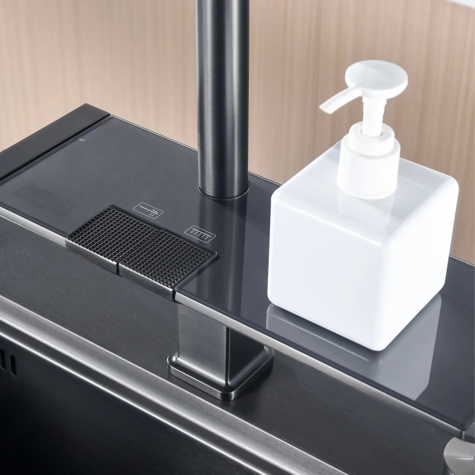BriljantChrome – Modern Digital Kitchen Faucet with Pull-Out Function