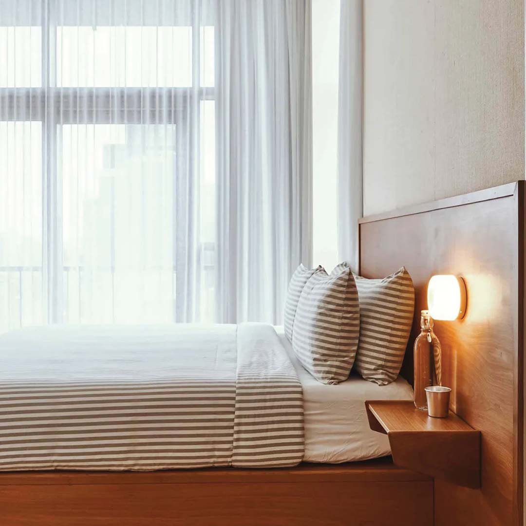 LuxaLamp - Modern Elegant Wall Lamp with Luxury Finish
