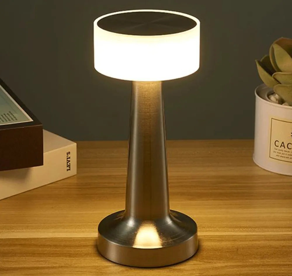 LumenGlow - Aggiungi Eleganza al Tuo Interno con la Lampada da Tavolo Fleur Jubil di LumenGlow