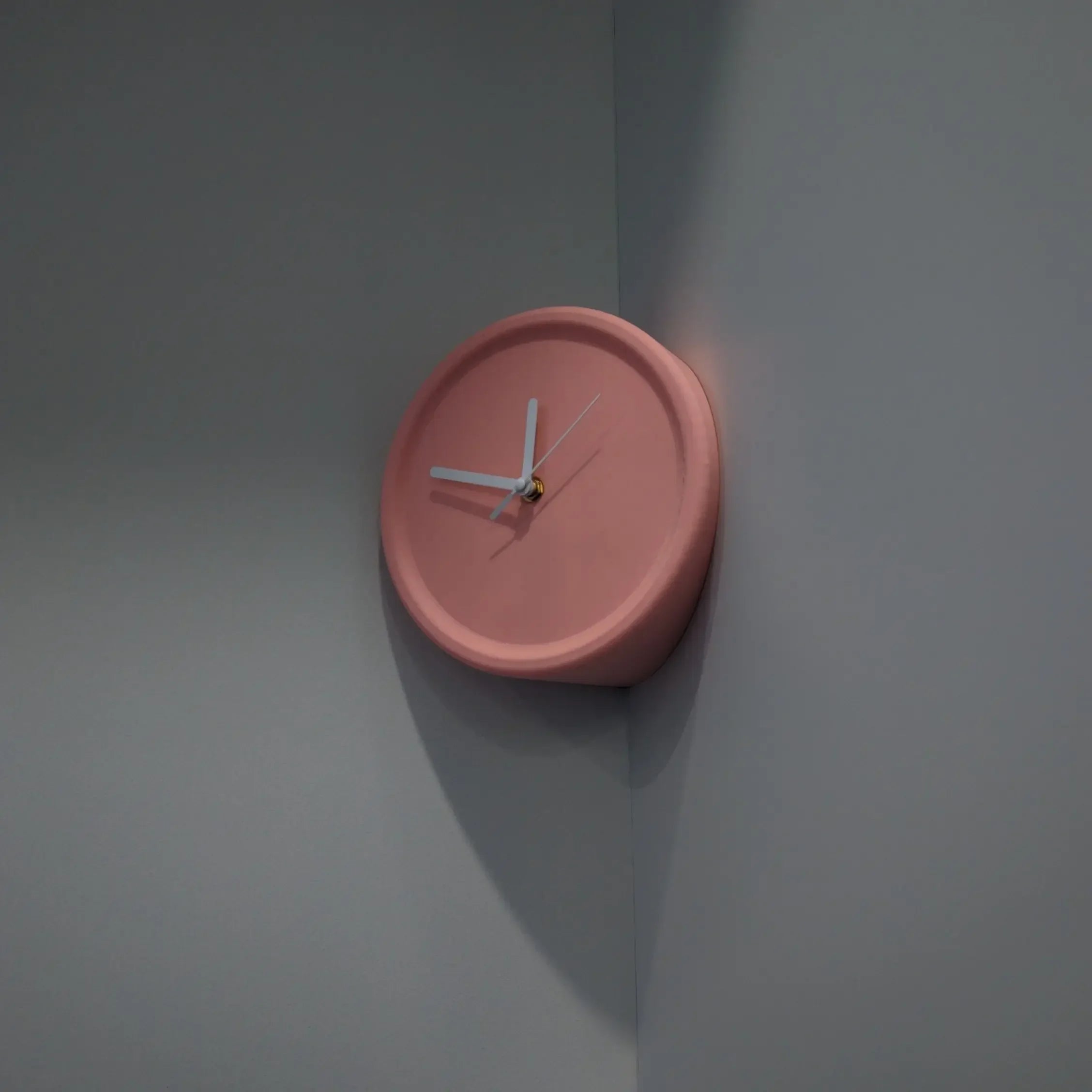 SilentCorner - Silent Wall Clock without Drilling for Corners in the House