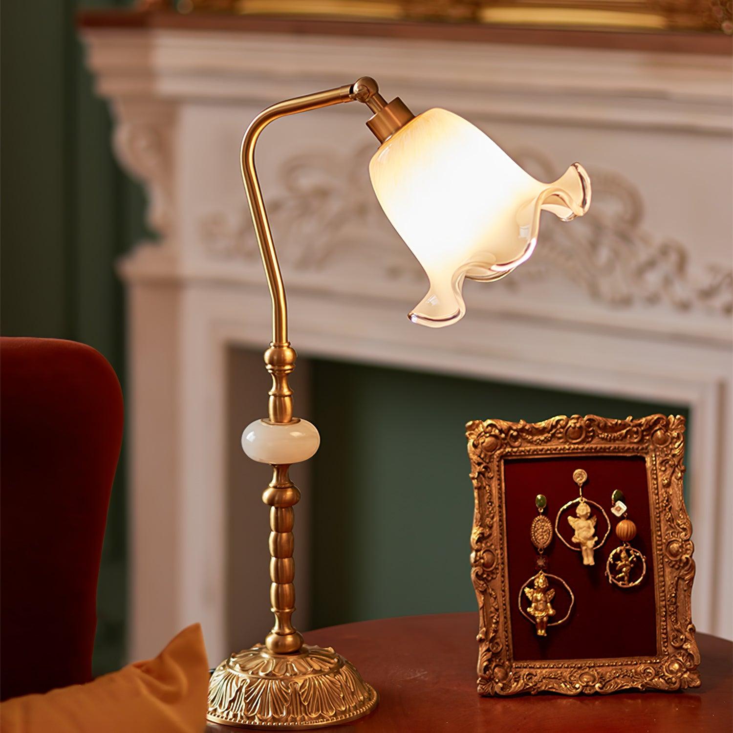 BrassGlow - Lampada da tavolo in ottone di lusso