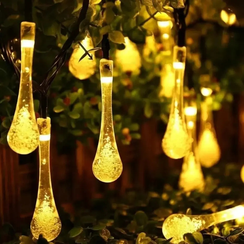 GlowDew - Catena Luminosa a Goccia d'Acqua ad Energia Solare – Illuminazione Esterna a LED, Resistente alle Intemperie e Decorativa