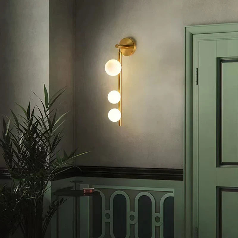 GoldenSphere - Lampada da parete moderna dorata con sfere di vetro