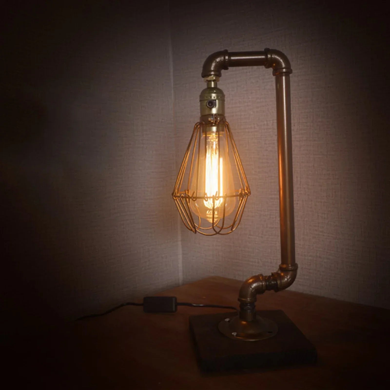 LumiVintage – Industrial Vintage Metal Table Lamp, Retro Loft Design for Living Room, Office, and Bedroom