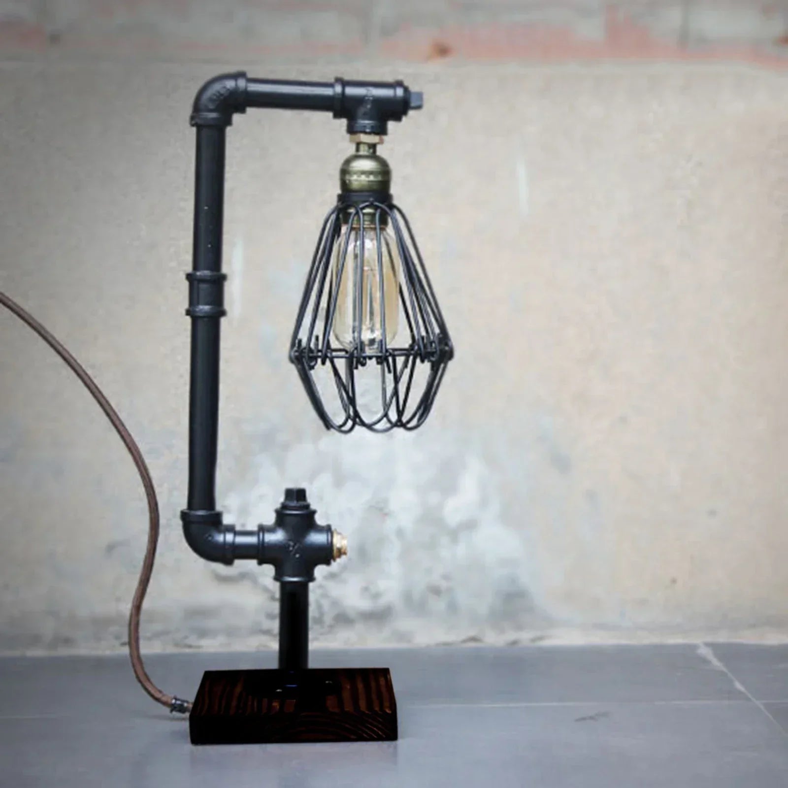 LumiVintage – Industrial Vintage Metal Table Lamp, Retro Loft Design for Living Room, Office, and Bedroom