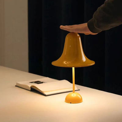 Lampada da tavolo dimmerabile a forma di campana Jaras