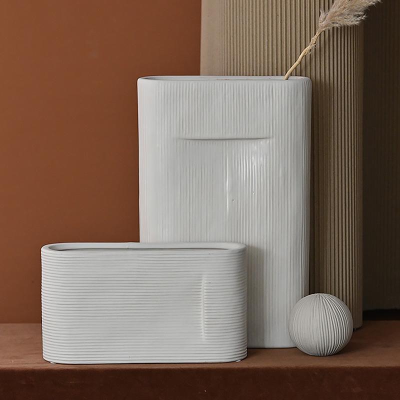 Vasi da fiori in ceramica ovale bianchi a righe, 2 pezzi