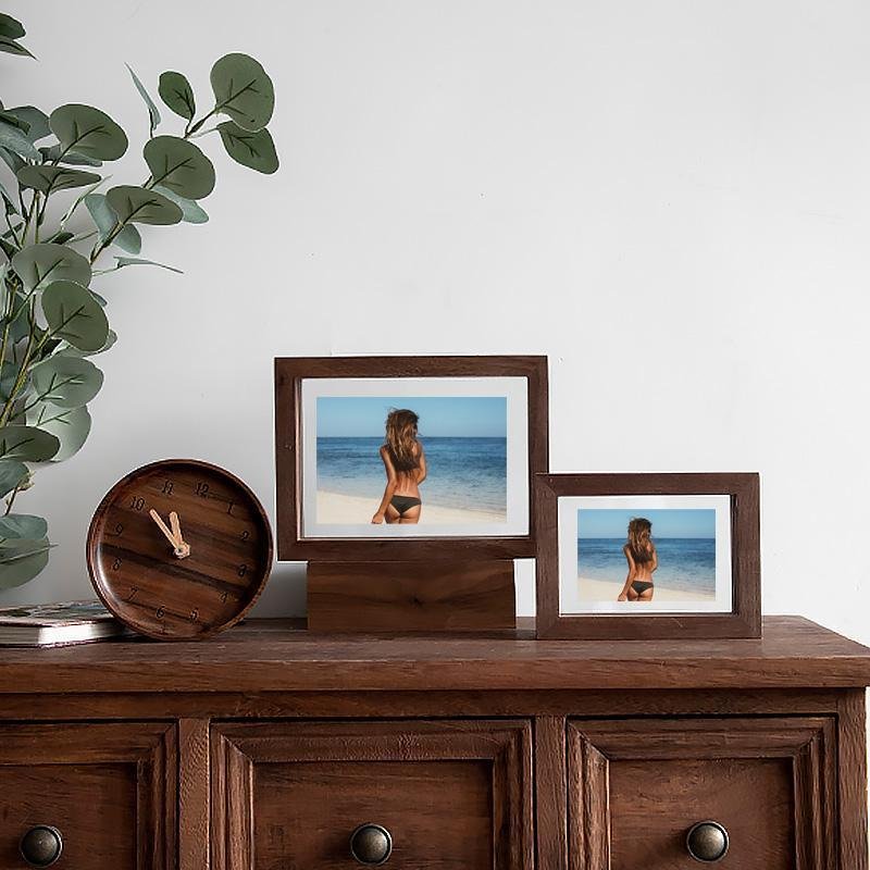 Cornici fotografiche rettangolari color noce con supporto da scrivania e decorazione da parete