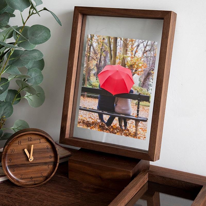 Cornici fotografiche rettangolari color noce con supporto da scrivania e decorazione da parete