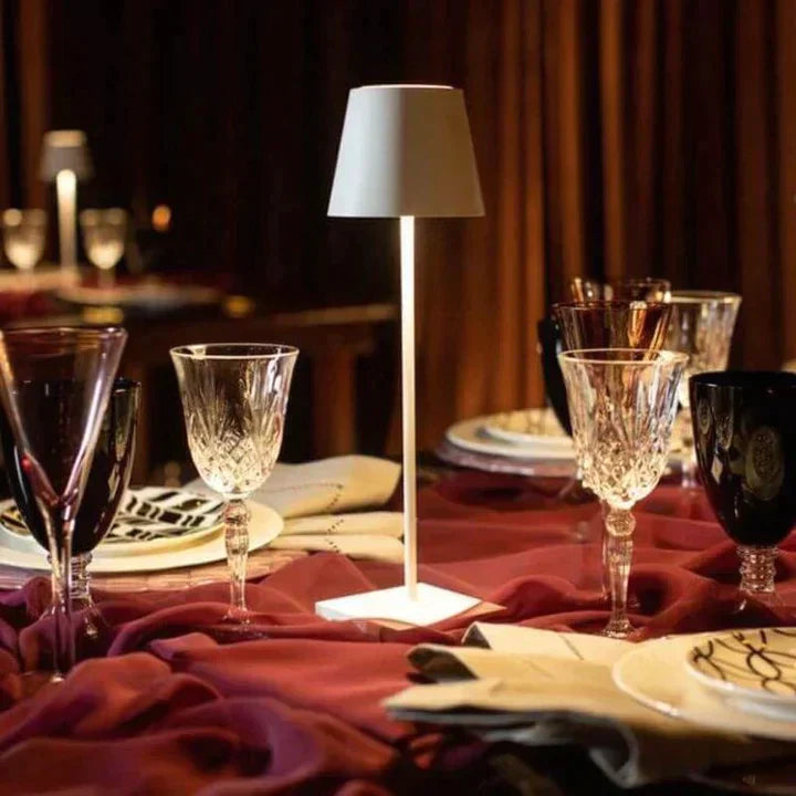 LuxoLite - Elegante candeeiro de mesa sem fios Nova Descrição: