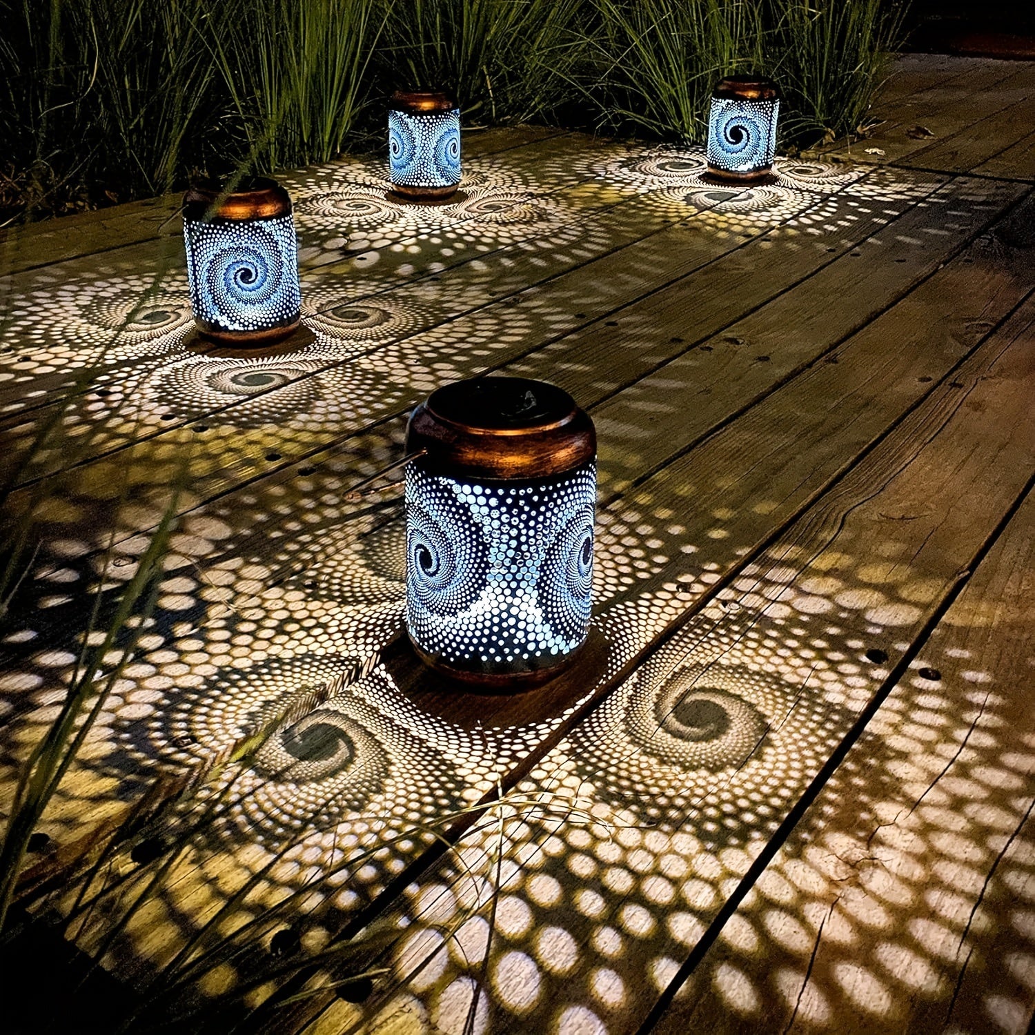 SolarLantern - Hangende Zonnelantaarns voor Buiten, Holle Metalen LED Lampen