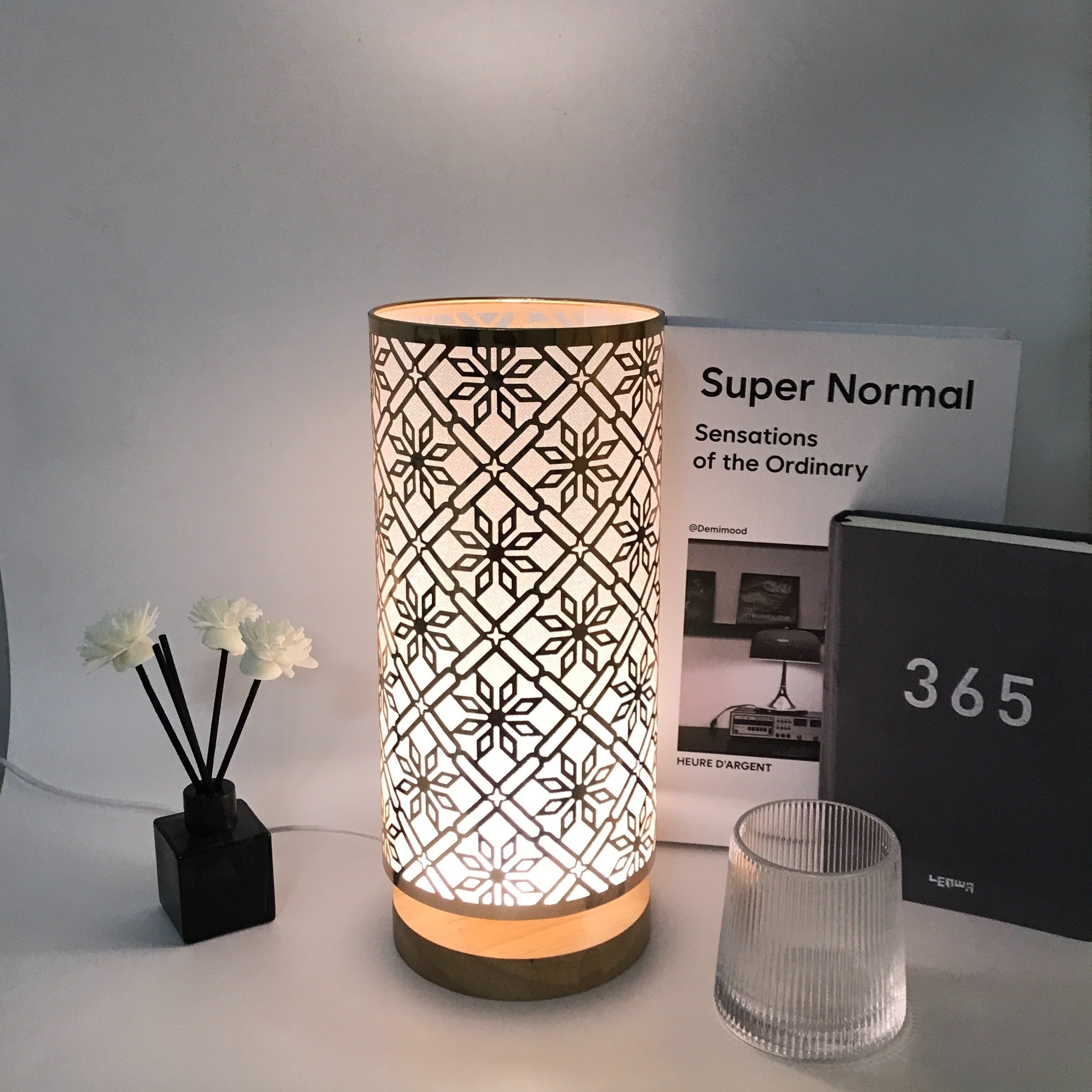 LumiPattern - Modern USB-Powered Table Lamp, Adjustable Brightness, Metal Frame and Plasticized Shade
