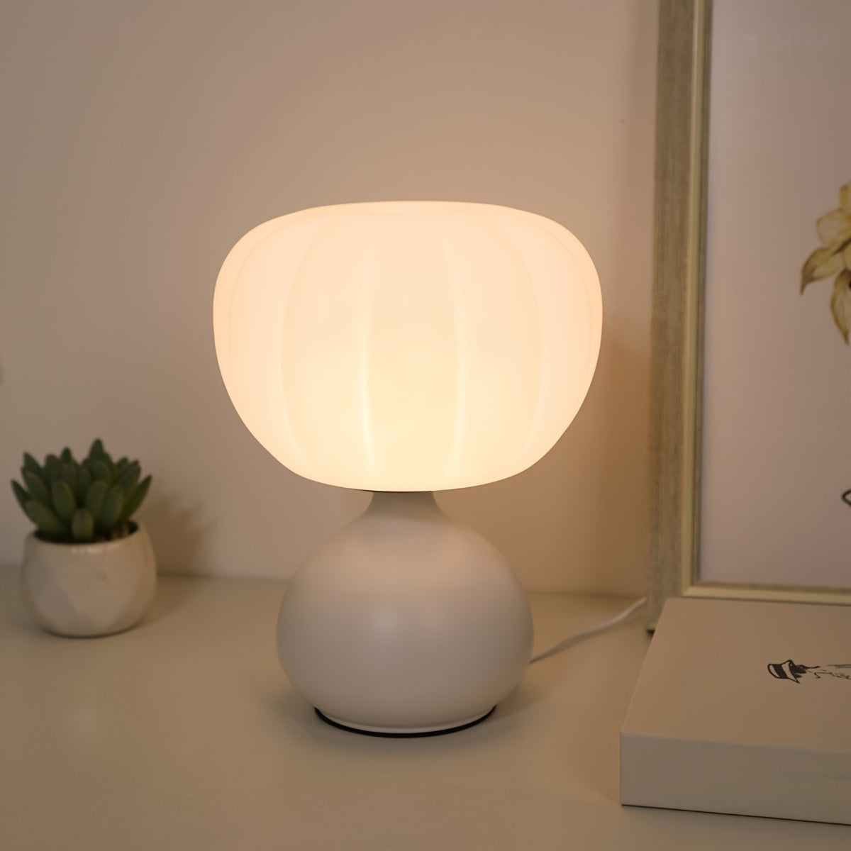 Pumpkin Lamp - 3-Color LED Table Lamp