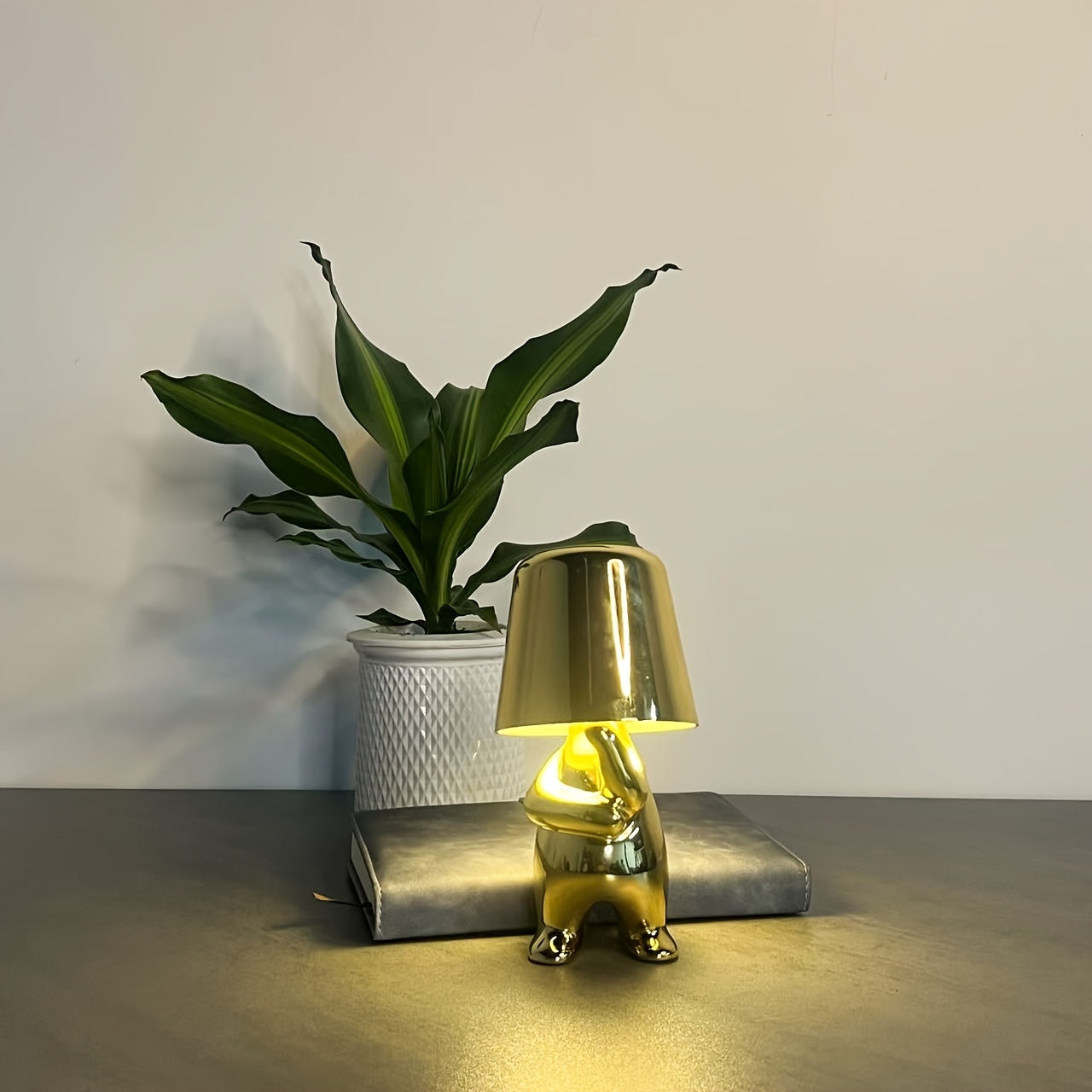 LuminAura - LED Table Lamp with Rechargeable Battery and Dimmable Color Temperatures