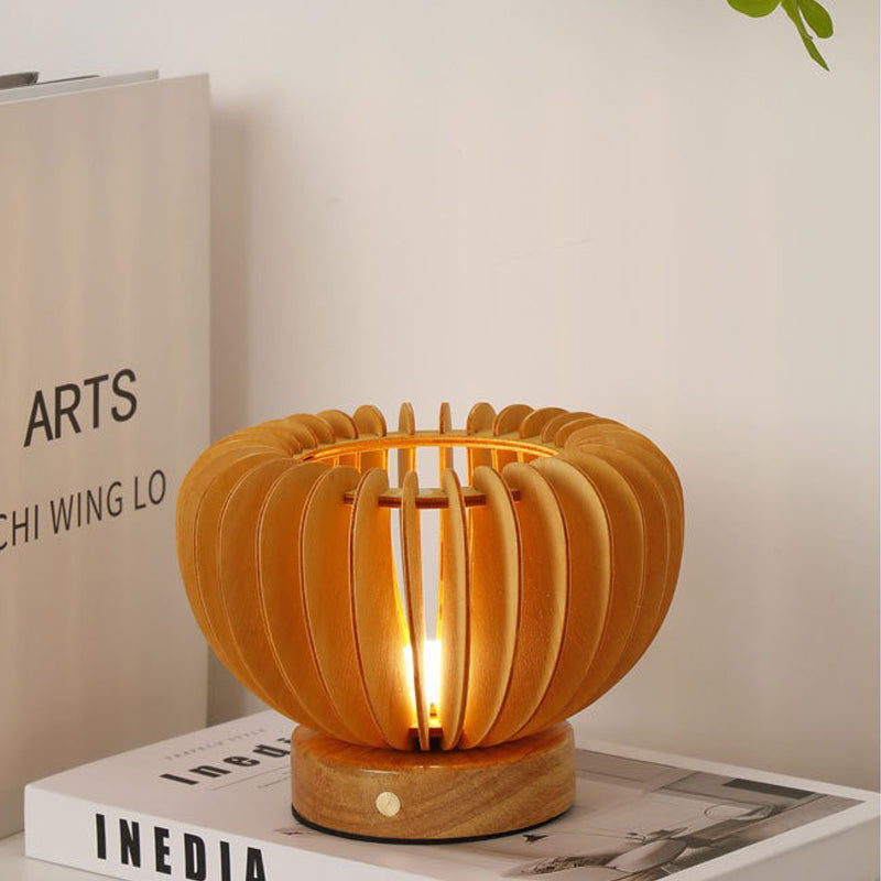 PumpkinGlow - Candeeiro de Mesa em Madeira com Iluminação LED em Estilo Rústico