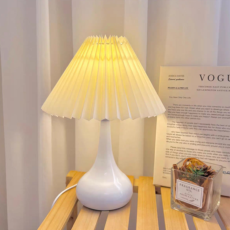 LumeFold – Foldable LED Table Lamp with Dimmable Lighting