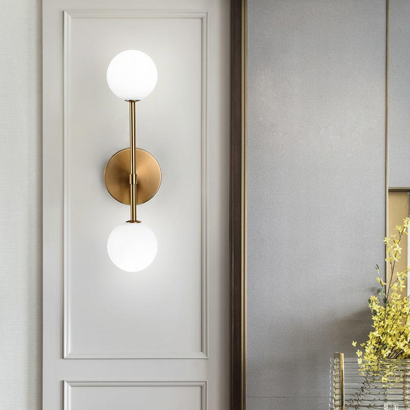 LuxeLED - Lámpara de Pared Dorada con Globo de Vidrio Lechoso y Doble Lámpara G4