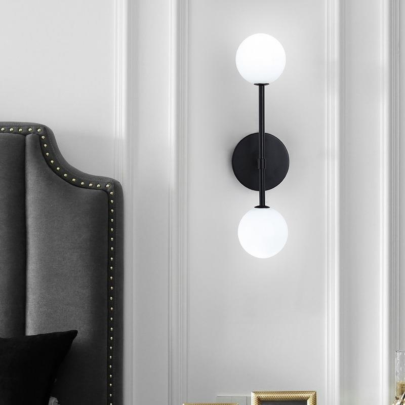 LuxeLED - Lámpara de Pared Dorada con Globo de Vidrio Lechoso y Doble Lámpara G4