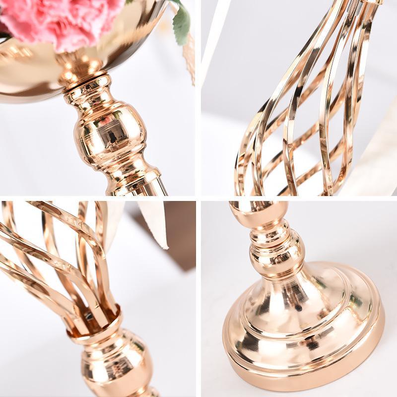 Set di 2 Candelabri Metallici Dorati per Tavolo