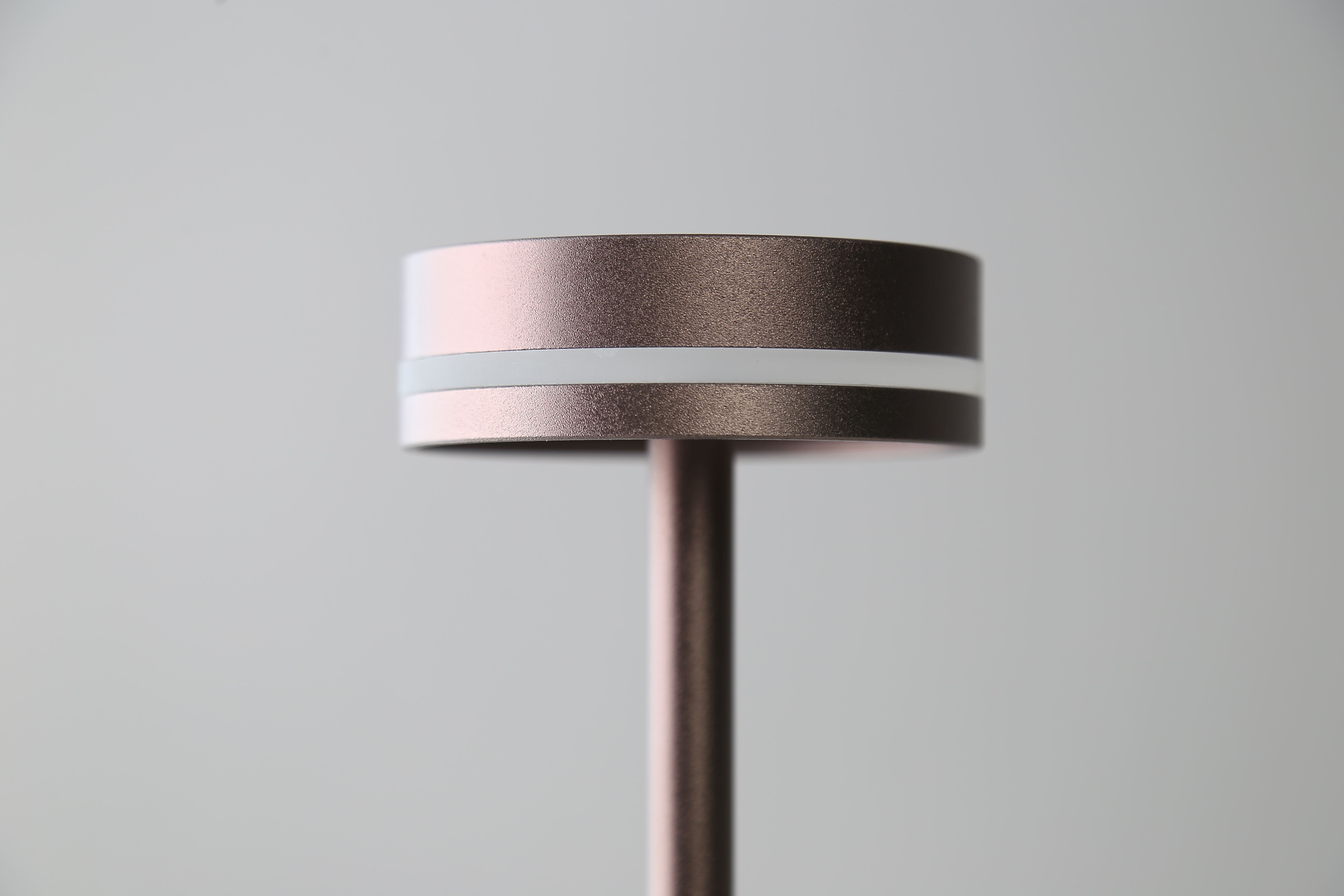 LuxeLight - Lámpara de mesa inalámbrica