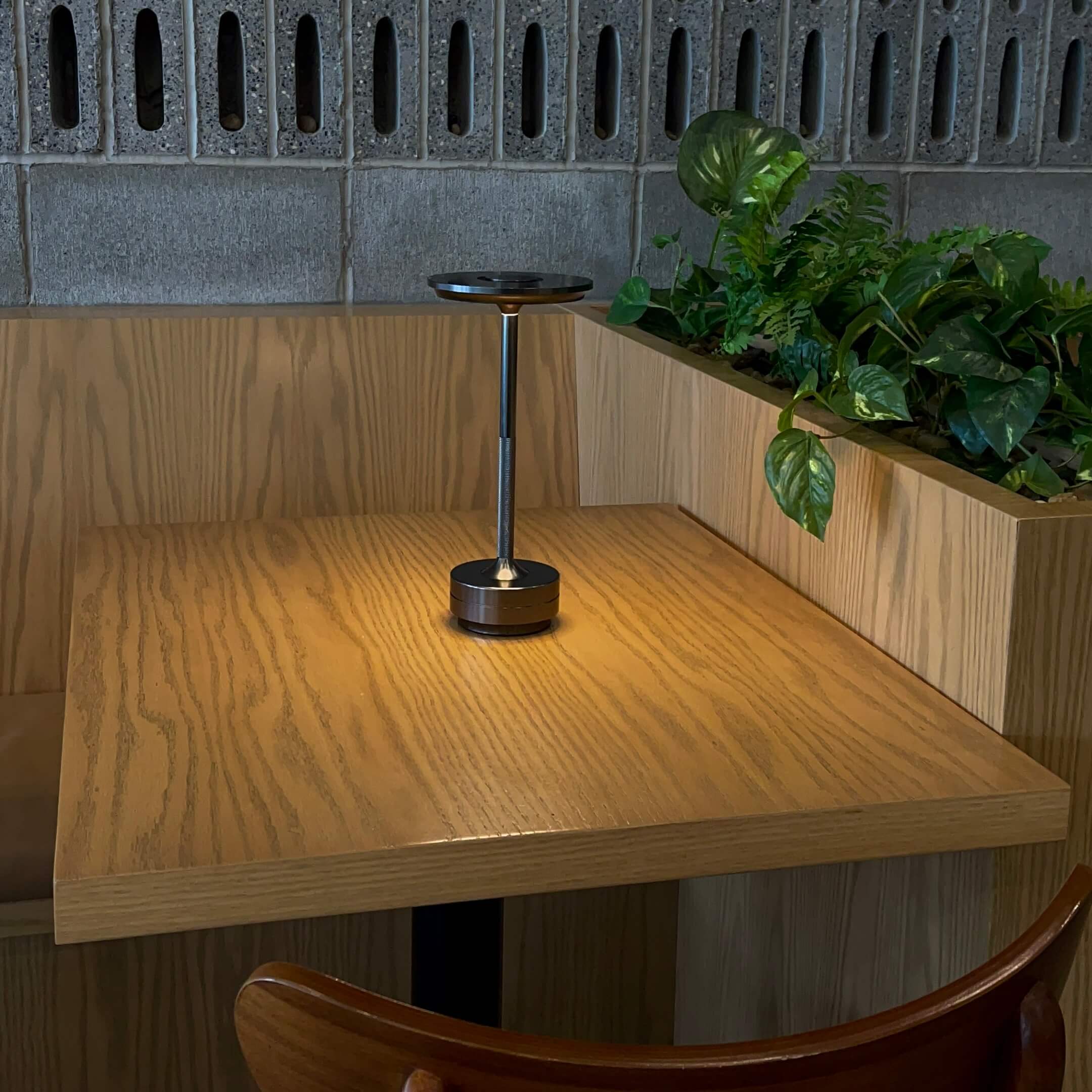 Lampada da Tavolo Wireless Ambient Metallic
