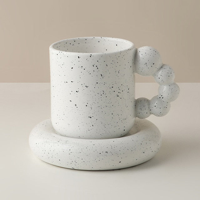 Tazza e piatto in porcellana fatti a mano