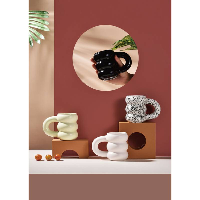 Taza minimalista de porcelana