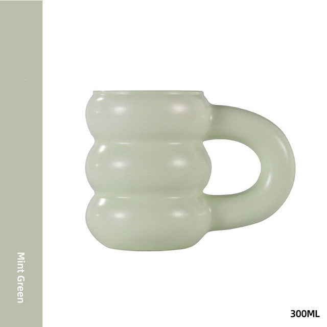 Taza minimalista de porcelana