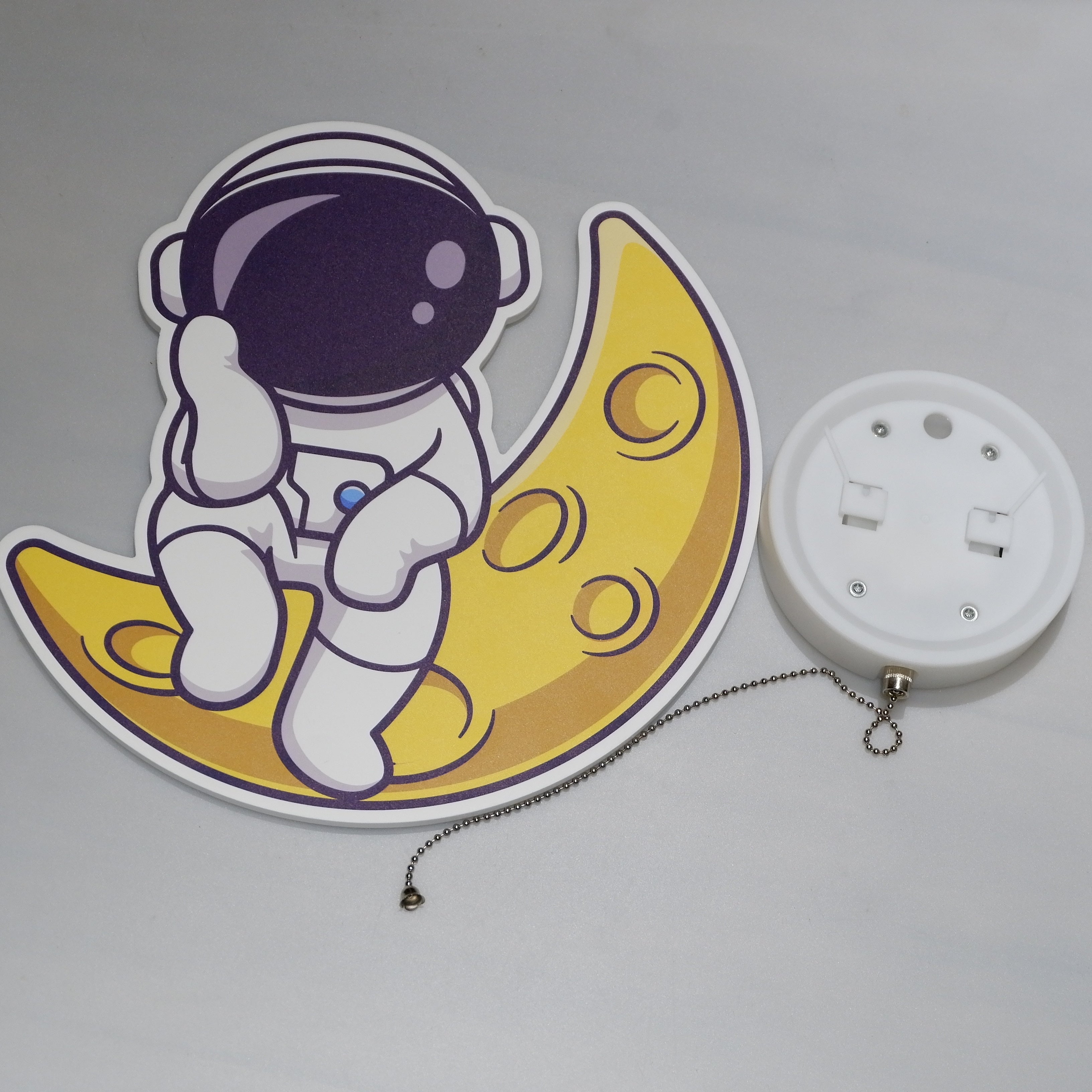 GalaxyGlow – Astronaut Wand Lamp for Children's Rooms