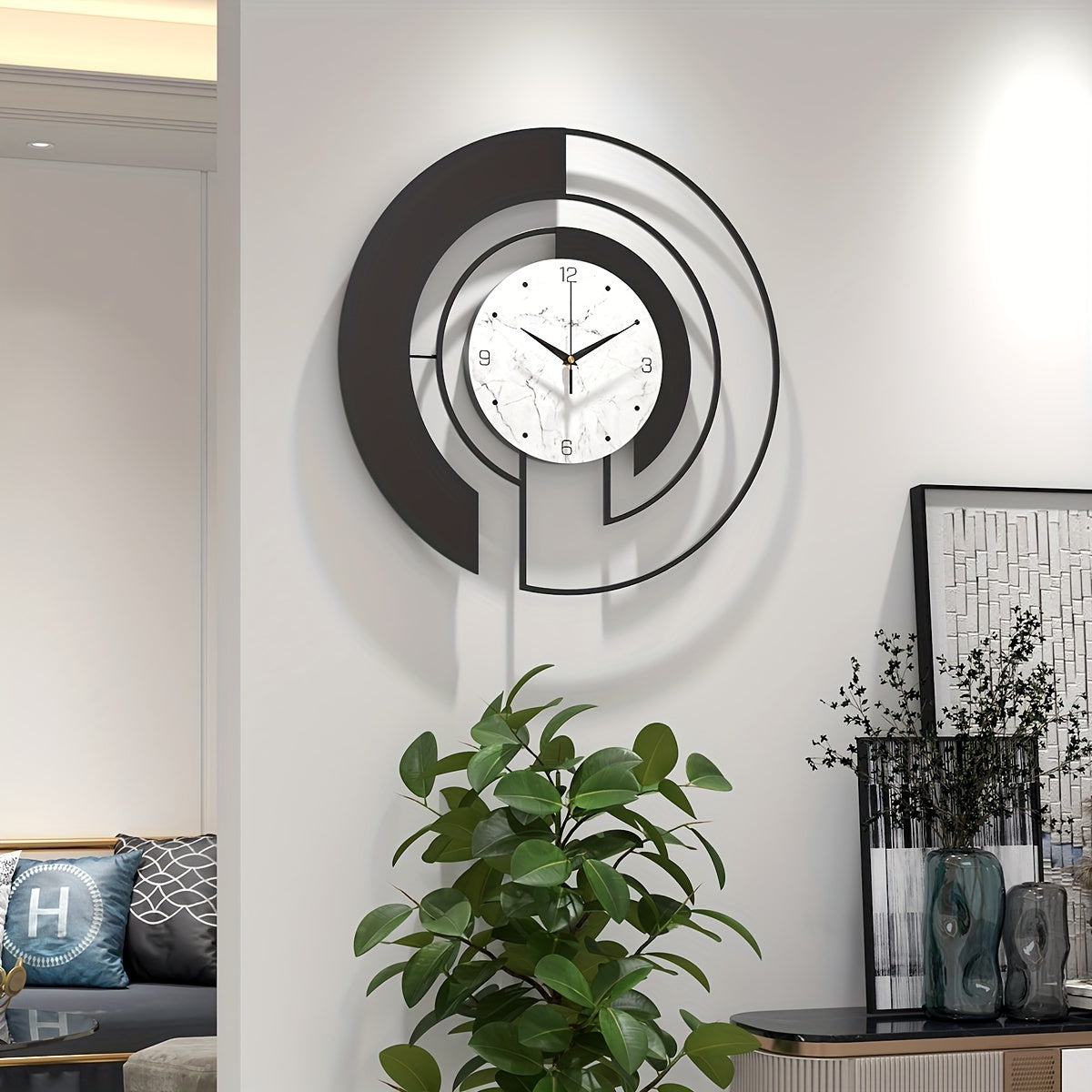 GeoClock - Stille Geometrische Wandklok van Zwart Metaal