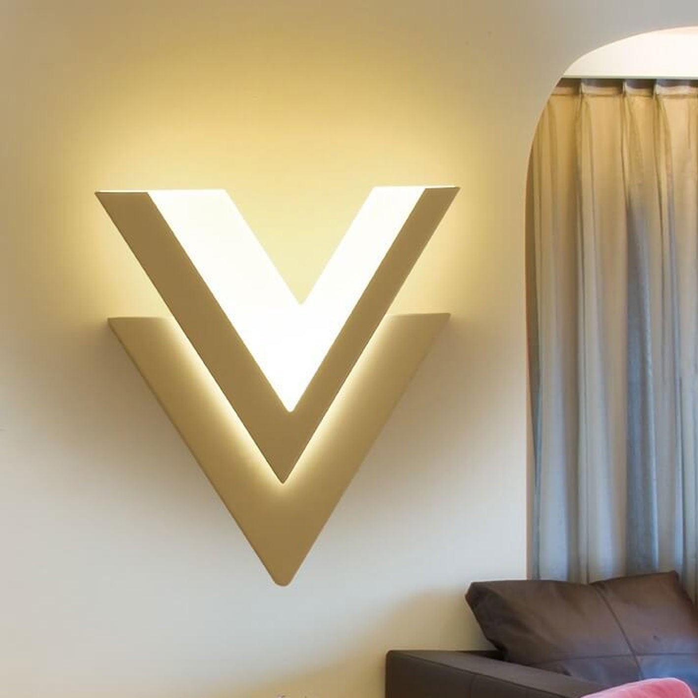 Lámpara de pared LED minimalista en forma de V