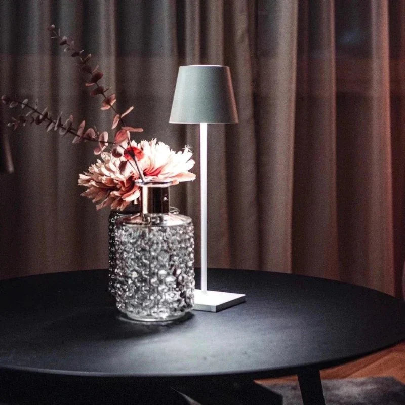 Lampada da tavolo wireless con illuminazione dimmerabile